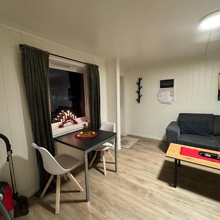 Liten Eldre Og Koselig Studiohybel Svolvær Eksteriør billede