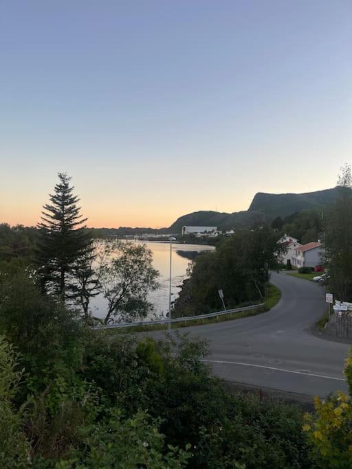 Liten Eldre Og Koselig Studiohybel Svolvær Eksteriør billede